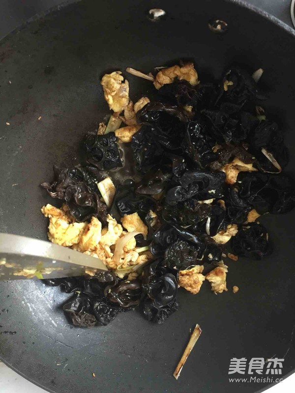 木耳炒鸡蛋的做法