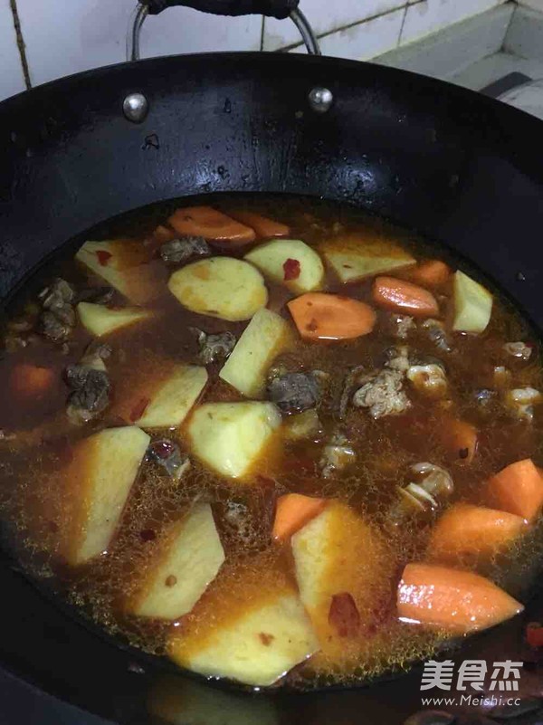 土豆胡萝卜烧牛腩
