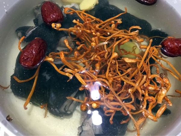 花胶虫草花乌鸡汤