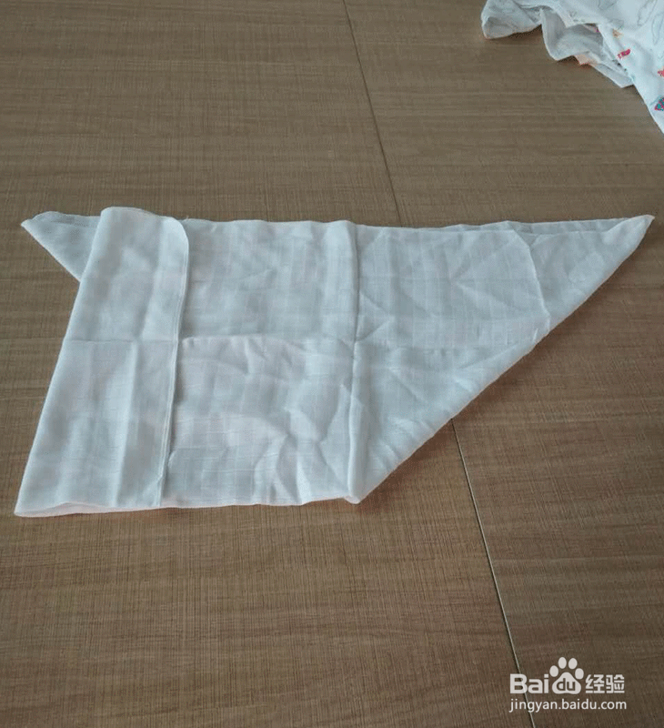婴儿纯棉纱布尿布的折叠方法