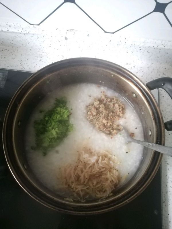 藜麦西蓝花虾皮粥