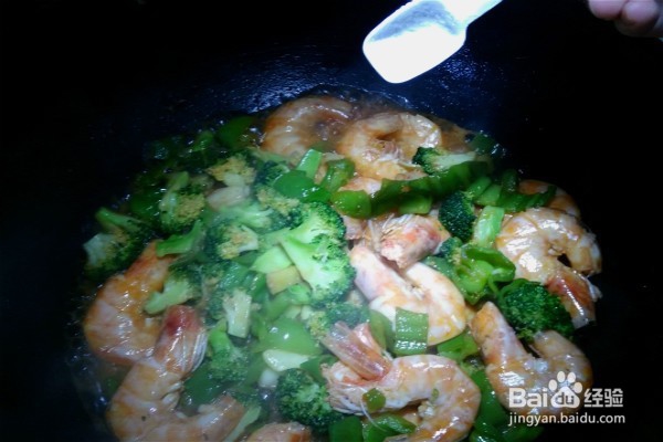 怎样才能做出好吃的家常黄油大虾烧西兰花