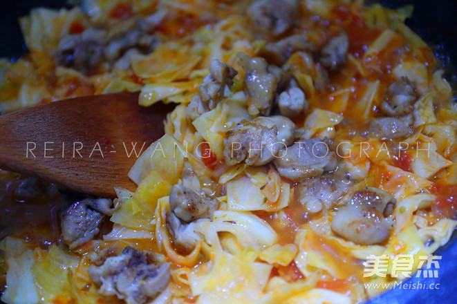 茄汁卷心菜炖鸡肉