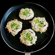 过年回家美食记94--青椒胡萝卜鸡蛋茄饼