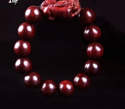 小叶紫檀佛珠手链 小叶紫檀佛珠手链的养生秘密