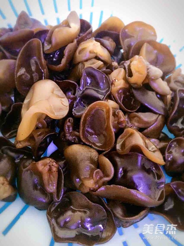 白菜炒木耳的做法