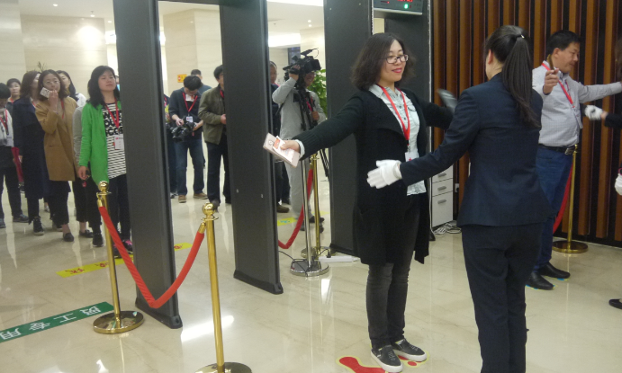 坐飞机过了安检后还需要身份证吗