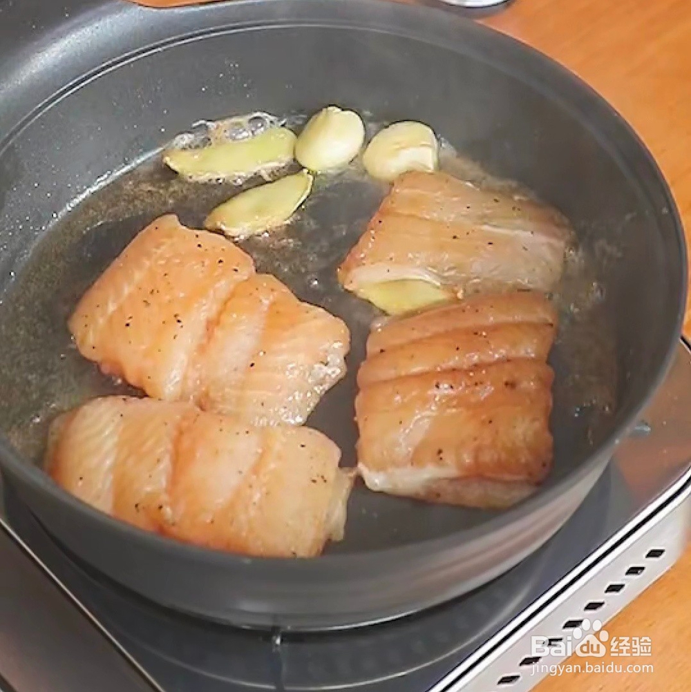 在家做香煎柠檬龙鱼的做法