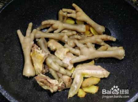 香菇玉米炖鸡爪的做法