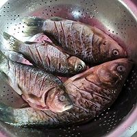 如何制作红烧鲫鱼