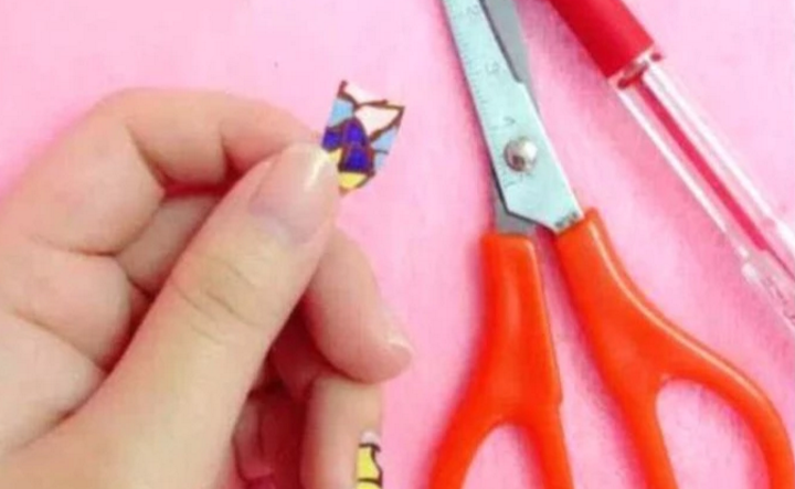 怎样把贴片美甲取下来