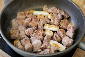 怎么做黄焖牛腩