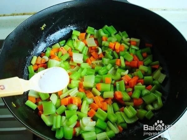 芹菜炒腊肠的烹饪