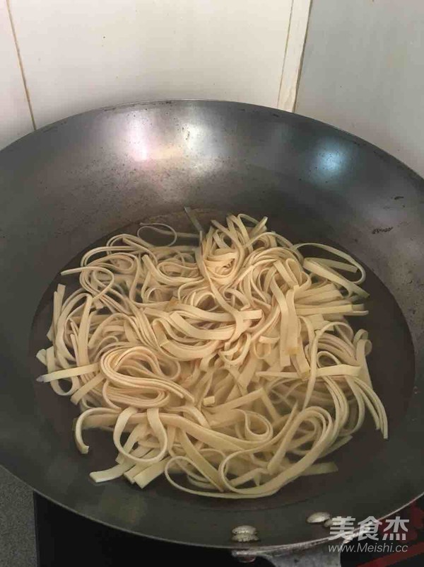 凉拌豆皮的做法