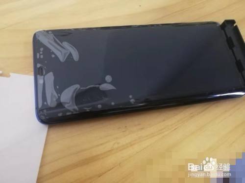 手机里面有很多气泡的话,也建议重新贴膜