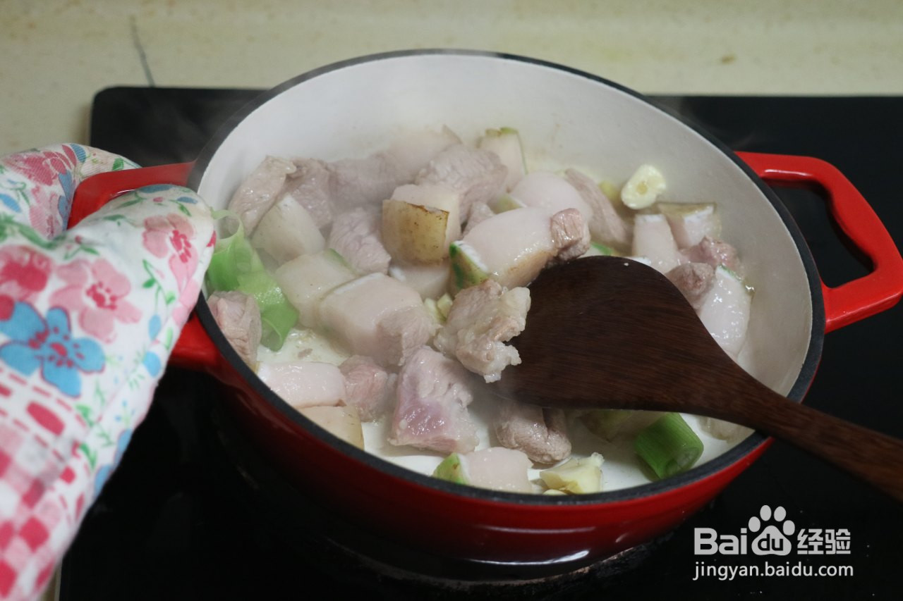 土豆红烧肉的做法