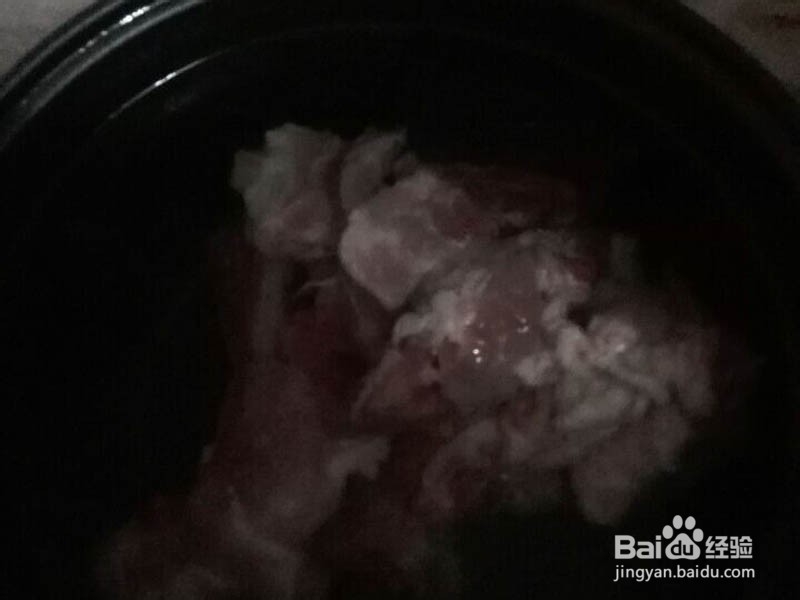 如何用电饭锅制作美味香菇排骨汤