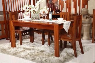 选购重庆酒店实木餐桌椅注意事项：