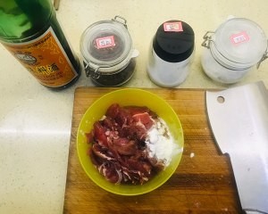 健康养生佳品葱爆羊肉的做法