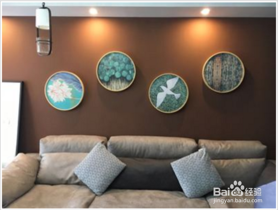 一个小小的创意挂法可以让您的墙壁充满生气活力