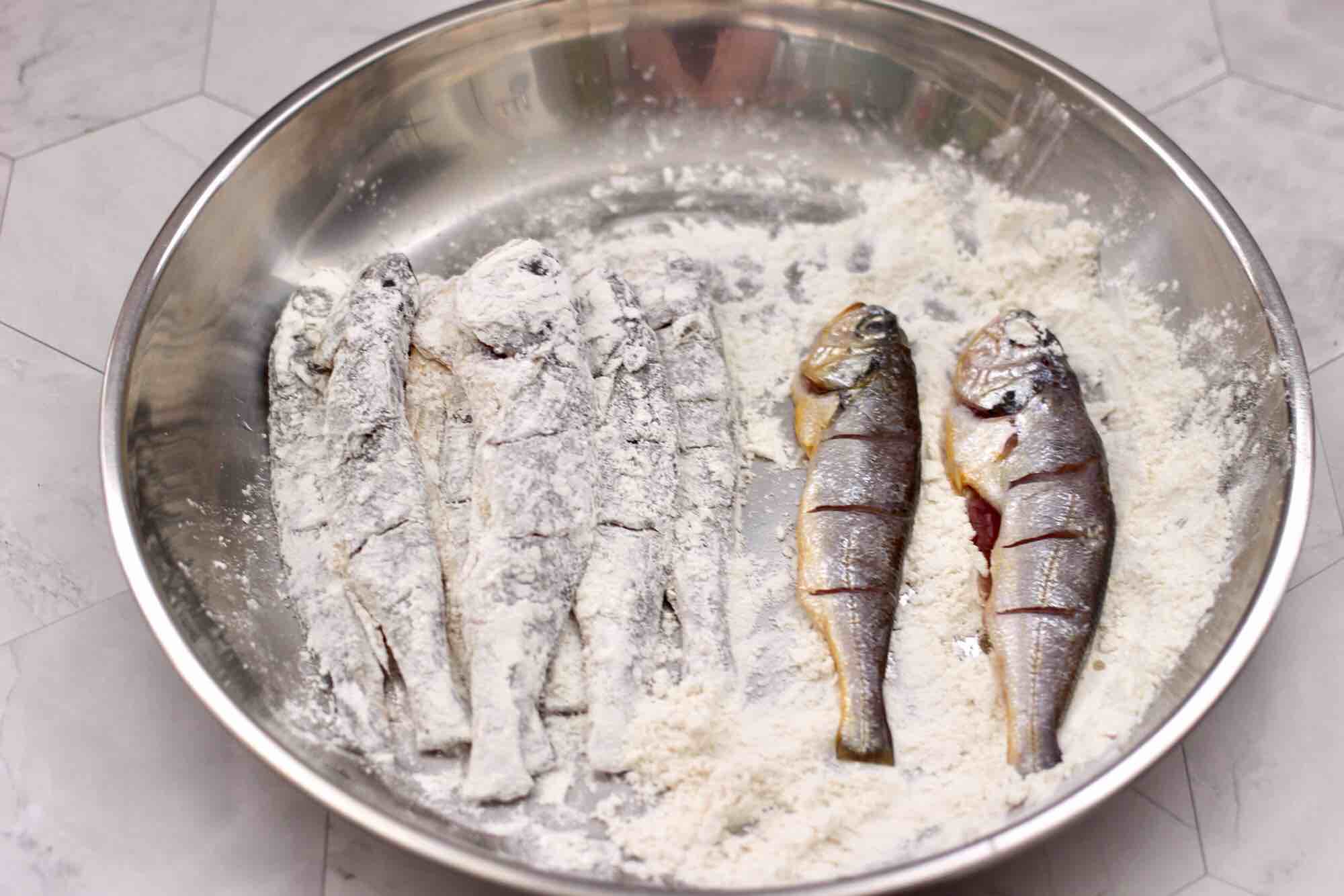 干锅脆鱼的做法