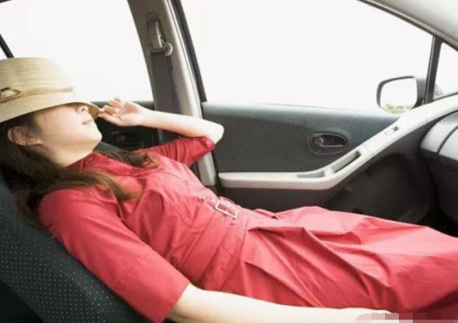 为什么不要轻易在车里睡觉