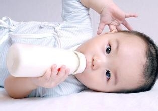 如何给宝宝断奶