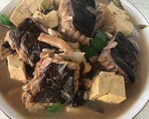 食补养生老板鱼炖豆腐