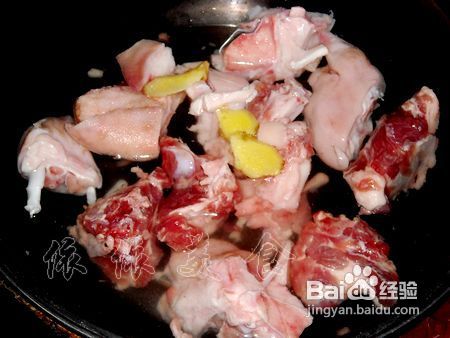 秋冬季节不可少的汤-----莲藕猪脚汤