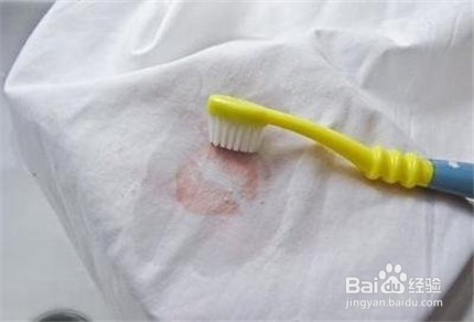 衣服油渍清洗方法