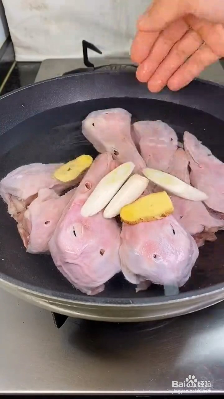 如何制作卤鸭头