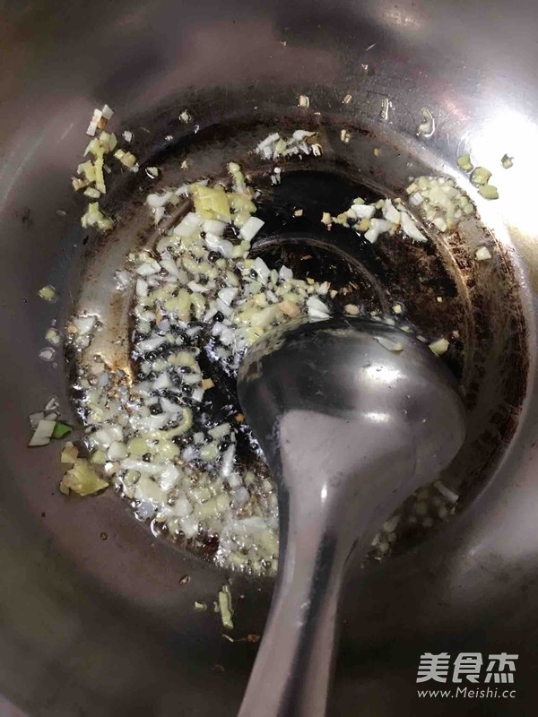 青椒皮蛋的做法