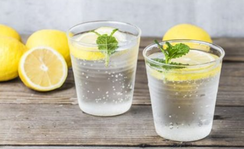 喝柠檬水不能吃什么食物