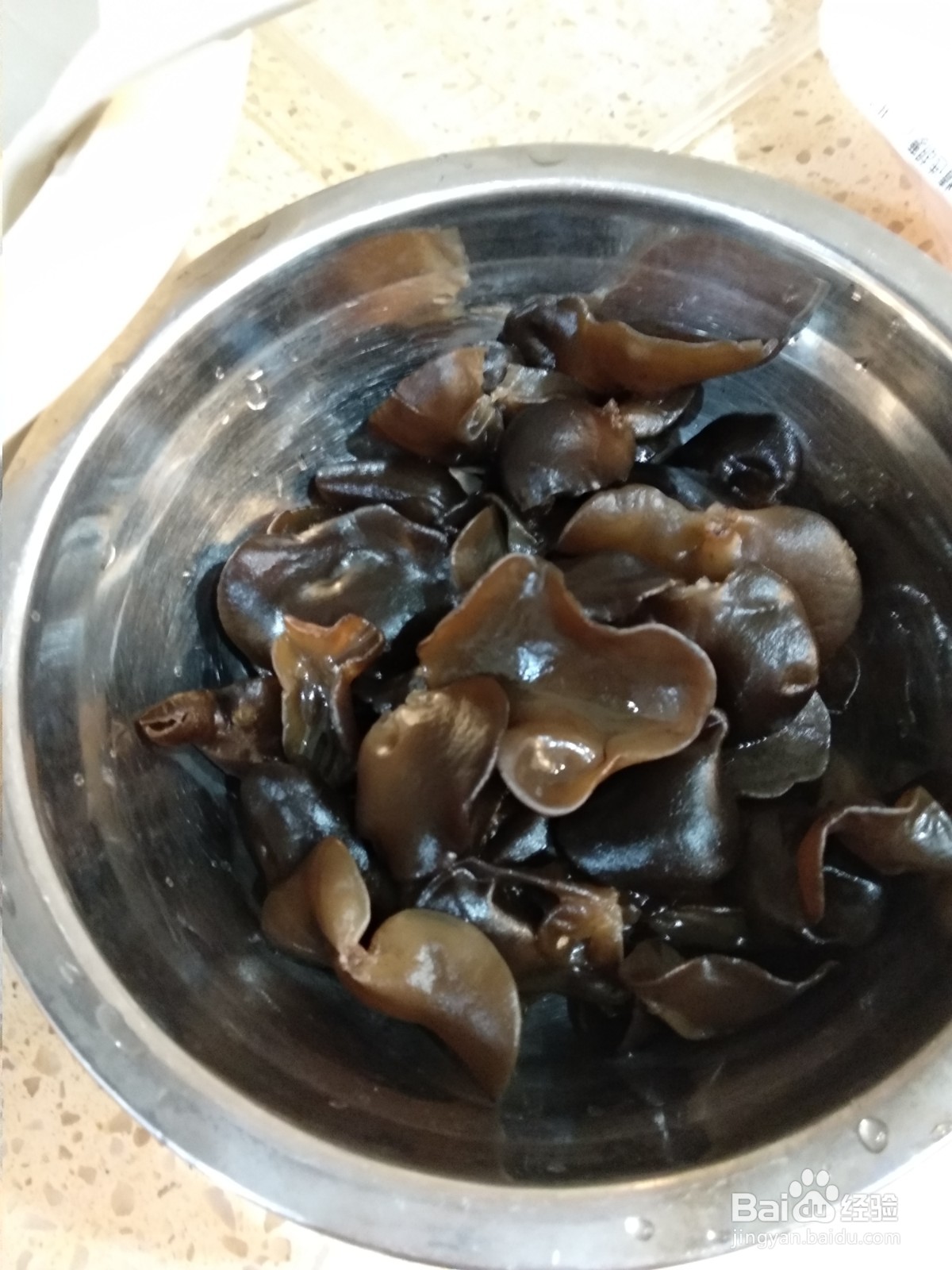 胡萝卜木耳骨头面片汤