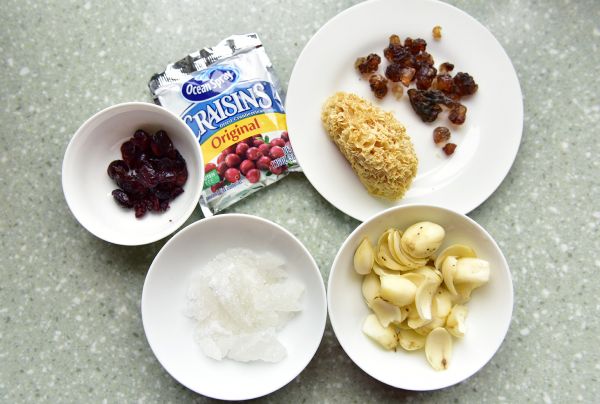 蔓越莓桃胶银耳羹