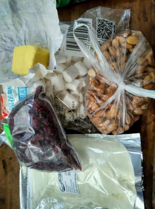 蔓越莓杏仁牛轧糖