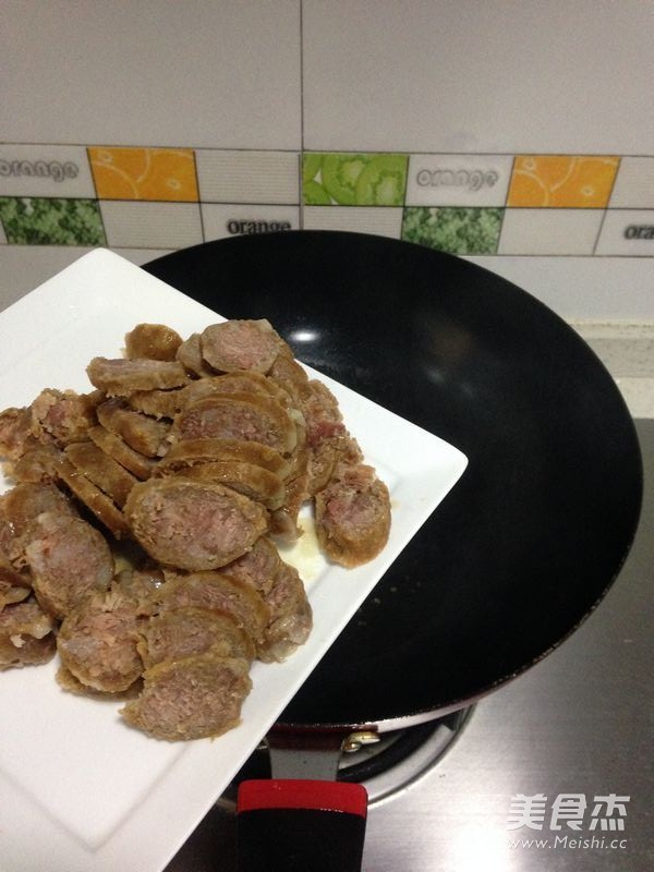 青蒜炒腊肠的做法