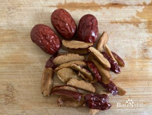 雪梨银耳红枣汤