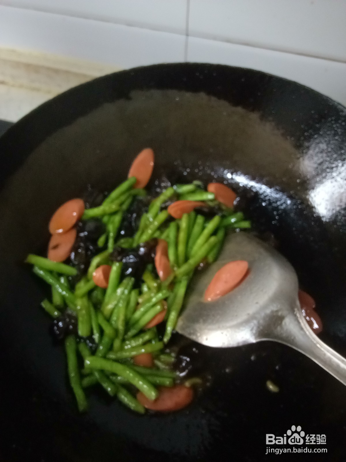 豆角木耳炒火腿肠