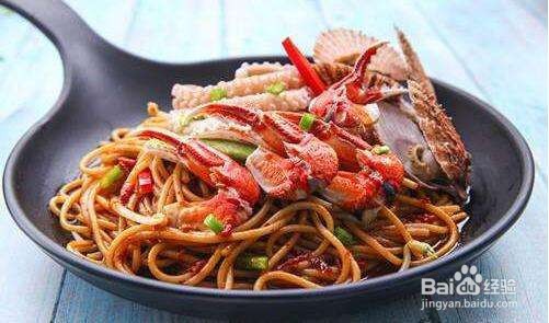 海鲜焖面做法