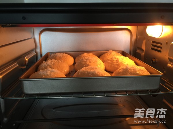 中种椰丝豆沙面包