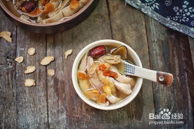 家庭自制洋参猪肚鸡汤