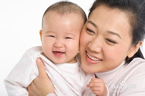 6种能将宝宝逗开心的简单方法
