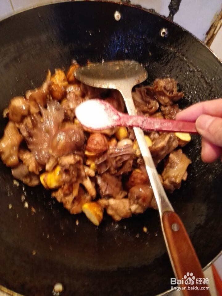 怎样制作公鸡烧板粟？