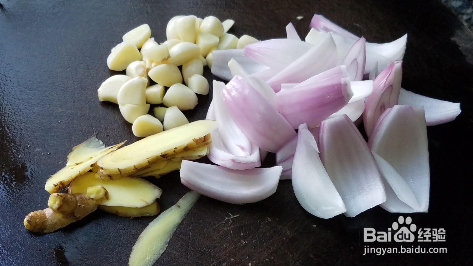 蒜香鸡翅的做法