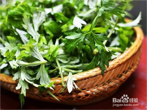 如何用艾草制作美味的青团