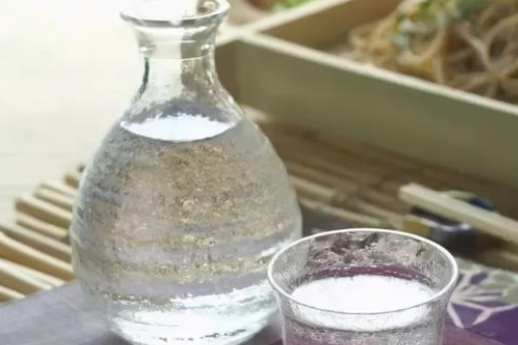 纯粮酒和勾兑酒的区别是什么如何鉴别酒精酒