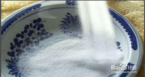 如何清理茶杯上的茶渍