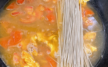 西红柿火腿鸡蛋焖面