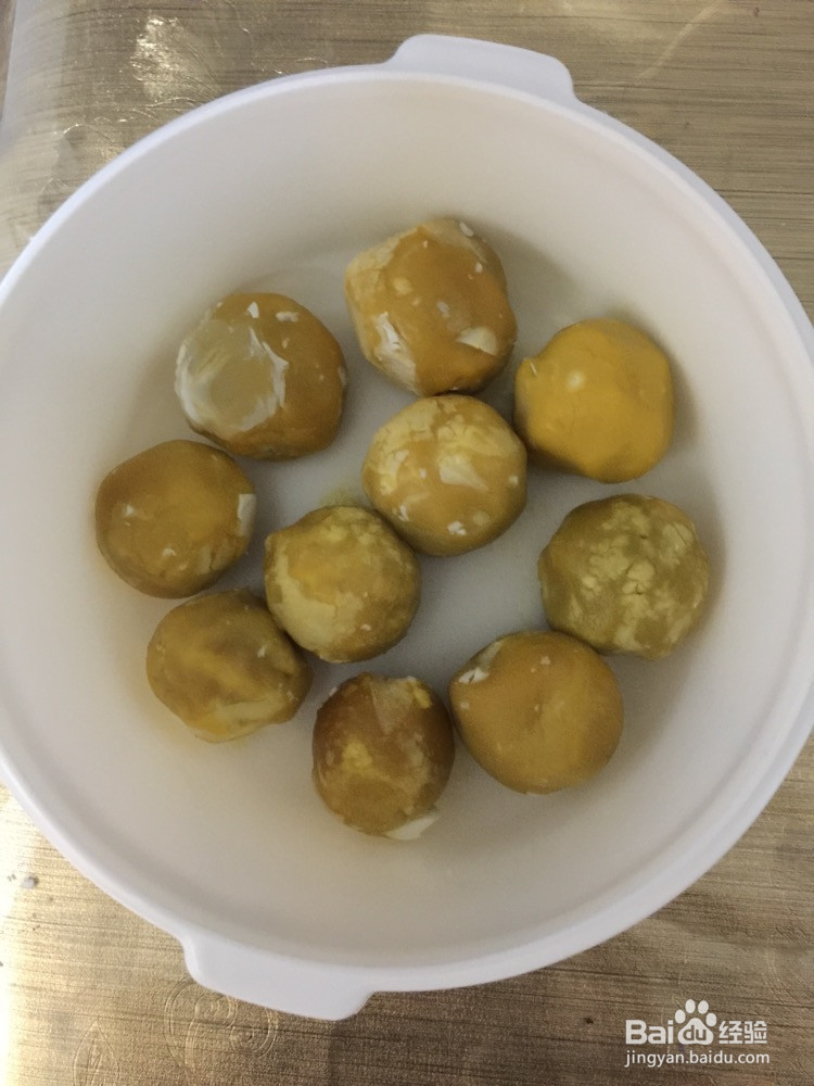 莲蓉蛋黄月饼的做法